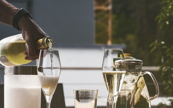 La polarizzazione dei consumi nel beverage: l'ascesa delle nicchie premium e le nuove abitudini d’acquisto