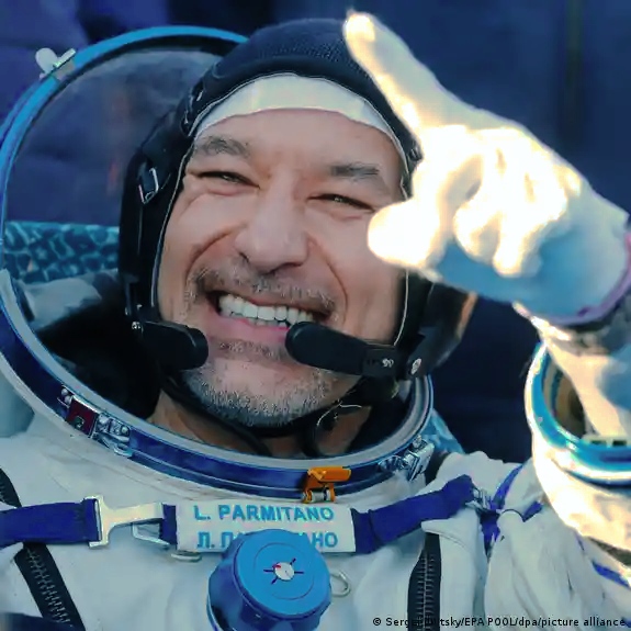 Luca Parmitano al comando della navetta Orion per testare i moduli di atterraggio