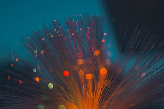 Fibra ottica in Italia: copertura al 77%, ma solo 3 famiglie su 10 la utilizzano
